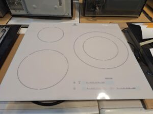 PLAQUE A INDUCTION ELECTROLUX – Prix: 35 000Frcs // GARANTIE 3 MOIS EN ATELIER – BL00000489