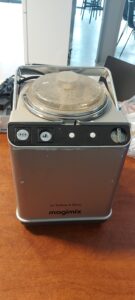 MACHINE A GLACONS MAGIMIX – AV 15.000 XPF – GARANTIE 3 MOIS EN ATELIER