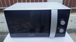 M.ONDE SAMSUNG – AV 8.800 XPF GARANTIE 3 MOIS (en atelier) – BL00003654